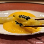 御料理 寺沢 - ホワイトアスパラ黄身酢とキャビア