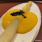 御料理 寺沢 - ホワイトアスパラ黄身酢とキャビア