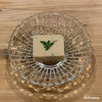 御料理 寺沢 - 豆乳と白餡と木の芽の寒天寄せ