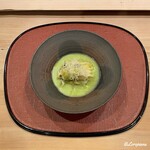 御料理 寺沢 - 蚕豆のすり流し牡蠣の春甘藍巻