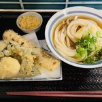 うどん たかしま - 冷ぶっかけ（中）・ちくわ天/半熟卵天/こんぶ天 900円