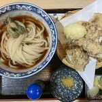 釜ひろ - 240331日　大阪　釜ひろ　親子天ぶっかけ950円（とり天3ケ、玉子天、おくらごまあえ）