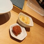 鮨処 有馬 - ガリ 梅干し　◎