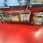 豚骨醤油ラーメン 王道家 - 調味料