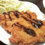 新華苑 - 日替わり定食のトンカツ。