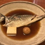 銀平 - アジの煮付け。和歌山らしく梅干しが。