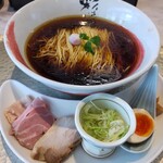 彩はにほへと - 中華そば(黒)　850円