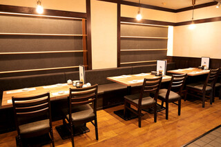 Sushi Izakaya Minato - 交番１階テーブル席２