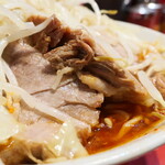 ラーメン二郎 - 豚の厚み