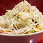 ラーメン二郎 - ラーメン半分＋ヤサイニンニク少し＋ＳＫうずら