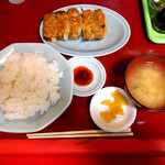 龍門 - 味噌汁登場で漸くコレが完成形～！ 只、1個もぅ食べちゃったけどねぇ..。のカッコ付かない Shot！