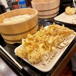 Marugame Seimen - かき揚げバラす