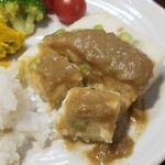 キッチン ブルー グローブ - テリーヌをカット