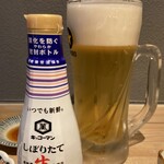 Binchou Sumibi Yakitori Kadokura Shouten - ジョッキはスリムだけど泡大サービスな生ビール560円（4/8までは280円）