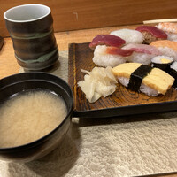 東鮨 新店 - 味噌汁はシジミ汁