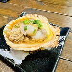 炉端とおでん 呼炉凪来 帯広駅前店 - ほたてバター焼き748円