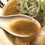 Sapporo Ramen Kifuu - 白湯より清湯の比率が高いようですが、豚骨 鶏ガラ 醤油 生姜が合わさった力強いスープ