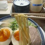 博多ラーメン しばらく - するする頂ける細麺