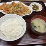 明朗飯店 - 肉のうま煮定食　800円