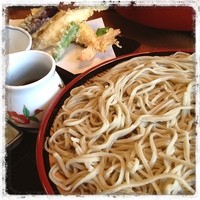 そば会席 立会川 吉田家 - 天せいろ。
                エビ天美味かった♪
                
                ちょっとお高めですが、いい感じ。