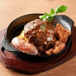 肉盛りオム(ハンバーグ、ソーセージ、唐揚げ)