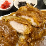 篭の鳥 - 豚のカツカレー定食(辛口) 1100円
            （大サラダ付き）