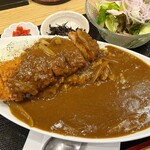 篭の鳥 - 豚のカツカレー定食(辛口) 1100円
            （大サラダ付き）