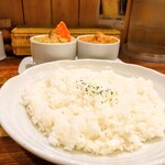 Raffles curry - 2種盛りカリー(チキンカリーとクリームチキン野菜カリー)