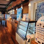 Yuki Shio Myu-Jiamu - 直売所隣にカフェ ソフトクリームとか人気だった。