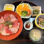 Yuri - おまかせ定食   鮪と鰤の2色丼 