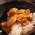 やきにくホルモン 幸心 - ご飯にのせて