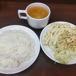 Yappari Suteki - 食べ放題のライス、スープ、サラダ