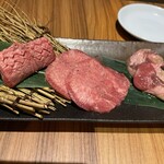 中目黒焼肉 登牛門 - 