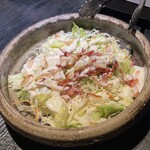 くいもの屋わん 阪急三宮駅前店 - 冷菜／カリカリベーコンのシーザーサラダ