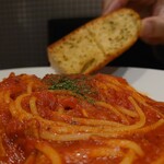 SHUTTERS - トマトソースのスパゲッティ
