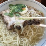 麺屋ひょっとこ - チャーシューも厚くて食べ応えあり！