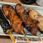 Ganso Yakitori Kushi Hacchin - 納豆巻き串、かしら、せせり、つくね