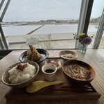 食事と図書 雨風食堂 - 