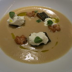 レフェルヴェソンス - 26年2月　セップ茸とジャガイモの軽いスープ、鯖のグリエ、山岳チーズ”クワルク”、リ・ド・ヴォー、百合根、ネピテッラの葉　（山に）