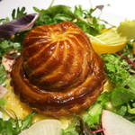 レフェルヴェソンス - 26年2月　アップルパイの様に＃12～帆立貝のムース＆空豆、フロマージュ・ド・テット・ド・コション、手長海老、フォアグラ、山えのき、金柑のブールブランソース、時季のサラダ　（より道）