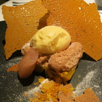 レフェルヴェソンス - 26年2月　ヘーゼルナッツショコラのムースと南瓜の寒天とクルスティアン、本味醂のアイスクリームとリンゴのコンフィ　中身　（より道）