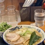 中華蕎麦 春馬 - 朝ラー（しょうゆ）780円に九条ねぎトッピング150円
