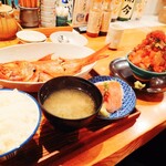 熱海銀座おさかな食堂 - 《金目鯛定食～刺身と煮魚～》《海鮮てっぺん丼》