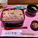 ビフテキ重・肉飯 ロマン亭 - 錦重（単品）1.180円　お吸い物、お漬物つき