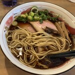 ラーメンの店 せせらぎ - スープは清湯漆黒ですが鰹出汁がむっちゃ効いていて前回よりパワーアップ！