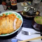 ほびーい喫茶店 - カツナポリ 750円(税込)。
      ツナマヨおにぎり 250円(税込)。