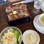 レストラン まなべ - ステーキ重ランチ