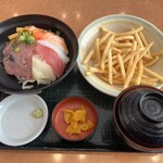 和風レストラン まるまつ - 海鮮丼＋ポテト