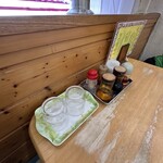 巨摩ラーメン - テーブルにあったもの