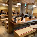 Hakata Motsunabe Yamaya - 店内テーブル席